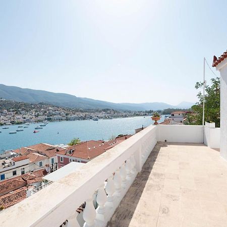 Traditional House Under The Clock Tower With Sweet View Poros Town المظهر الخارجي الصورة