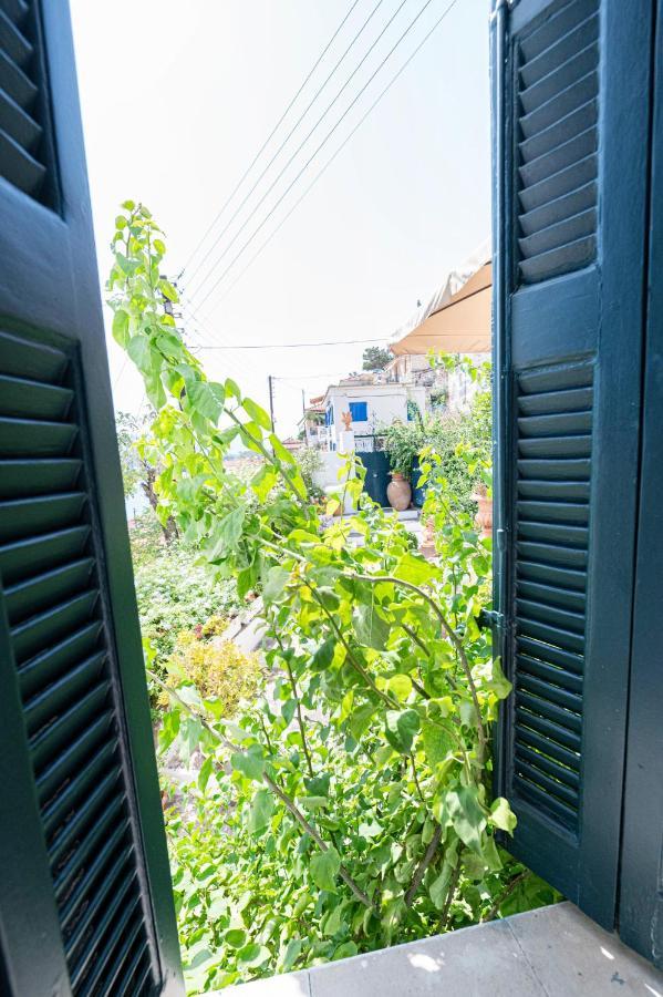 Traditional House Under The Clock Tower With Sweet View Poros Town المظهر الخارجي الصورة