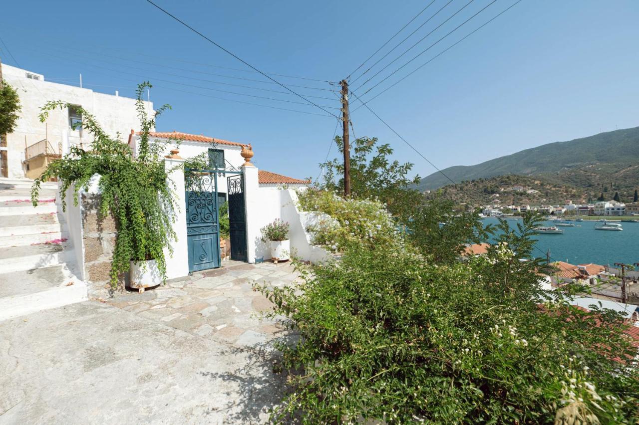Traditional House Under The Clock Tower With Sweet View Poros Town المظهر الخارجي الصورة