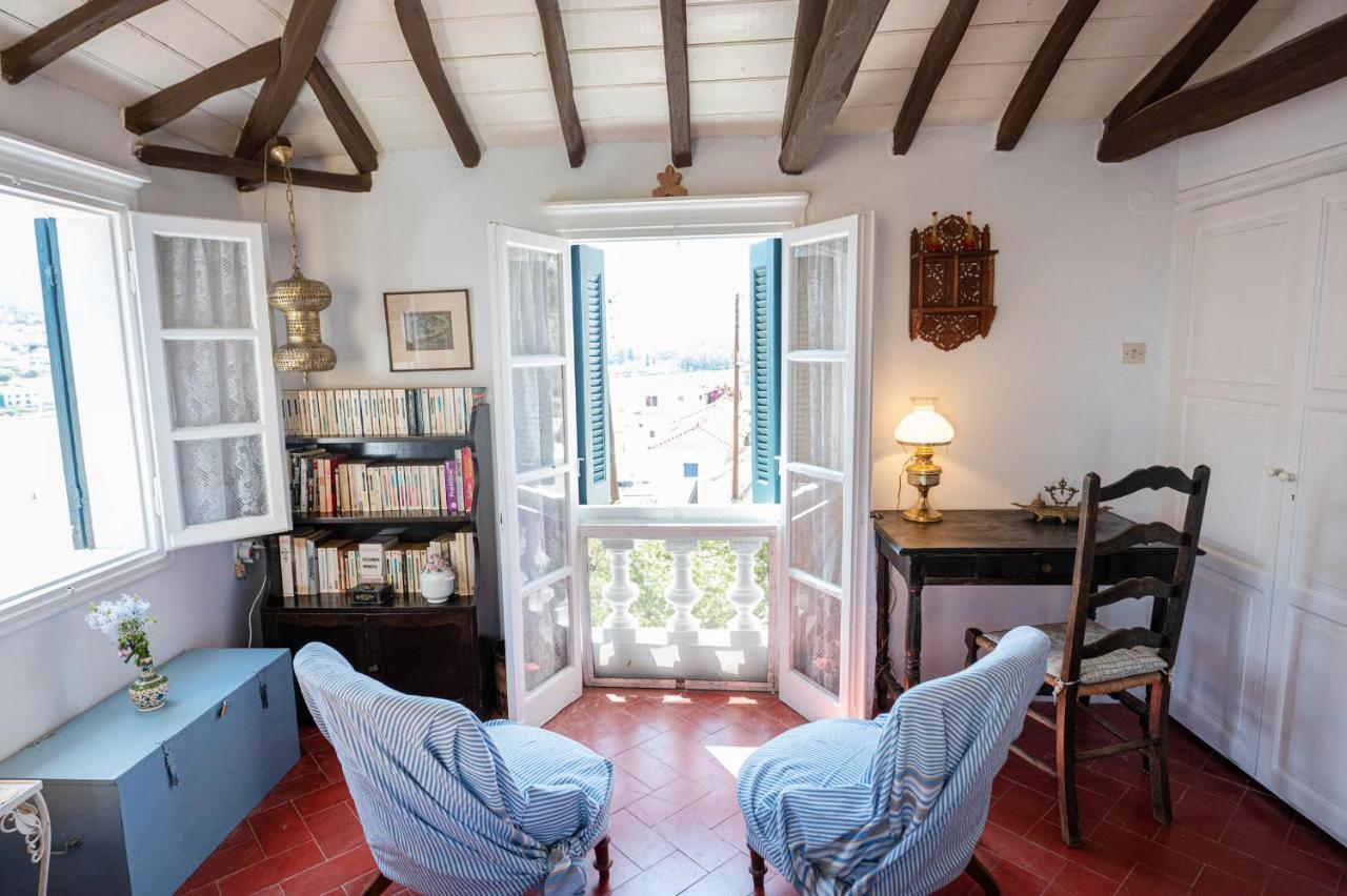 Traditional House Under The Clock Tower With Sweet View Poros Town المظهر الخارجي الصورة