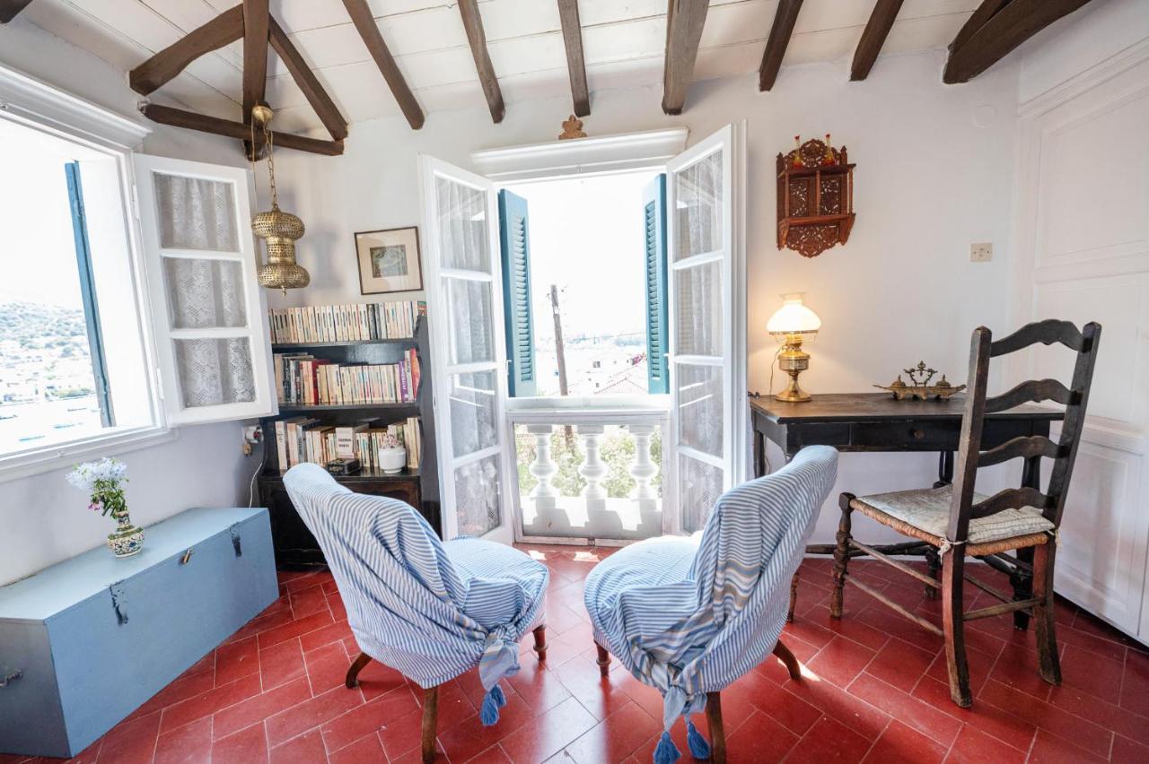 Traditional House Under The Clock Tower With Sweet View Poros Town المظهر الخارجي الصورة