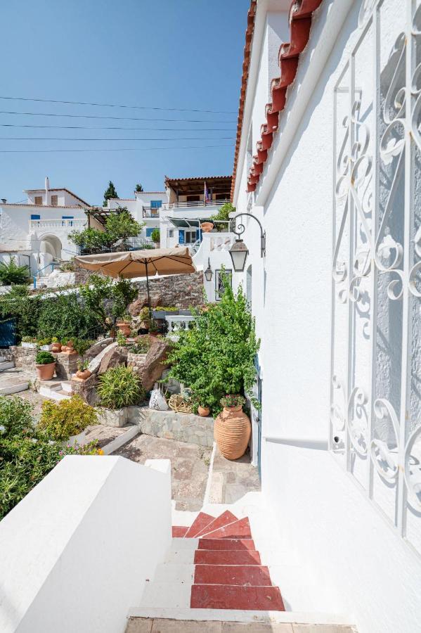 Traditional House Under The Clock Tower With Sweet View Poros Town المظهر الخارجي الصورة