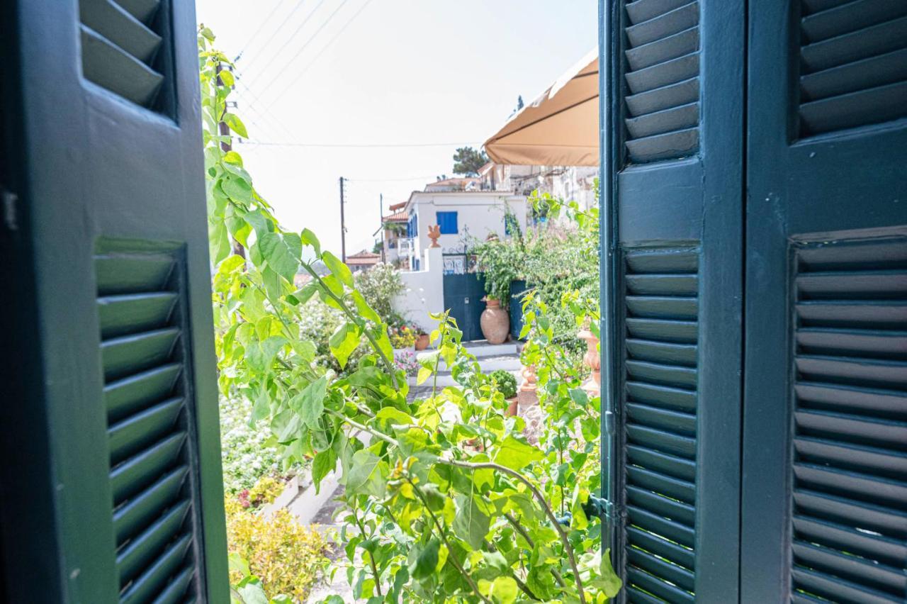 Traditional House Under The Clock Tower With Sweet View Poros Town المظهر الخارجي الصورة