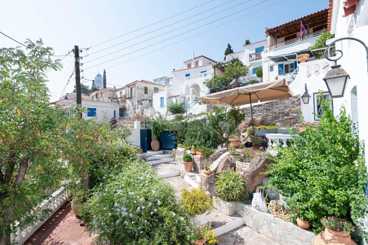 Traditional House Under The Clock Tower With Sweet View Poros Town المظهر الخارجي الصورة