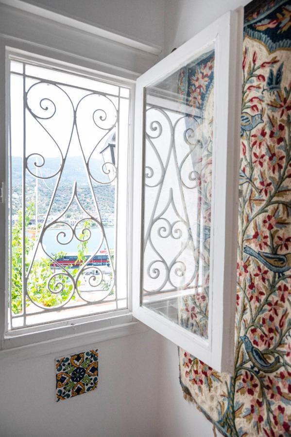 Traditional House Under The Clock Tower With Sweet View Poros Town المظهر الخارجي الصورة