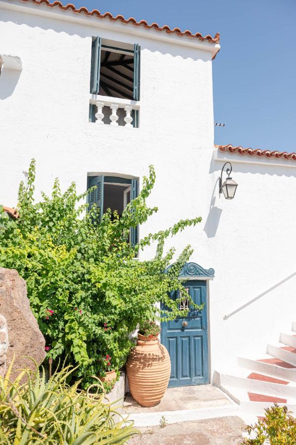 Traditional House Under The Clock Tower With Sweet View Poros Town المظهر الخارجي الصورة