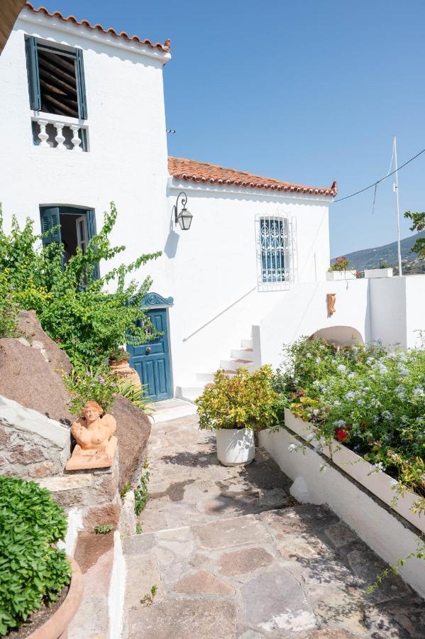 Traditional House Under The Clock Tower With Sweet View Poros Town المظهر الخارجي الصورة