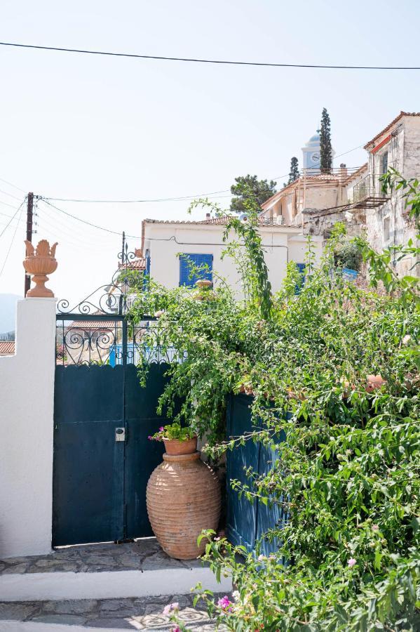 Traditional House Under The Clock Tower With Sweet View Poros Town المظهر الخارجي الصورة