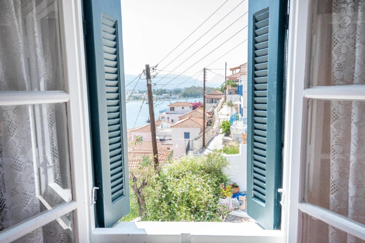Traditional House Under The Clock Tower With Sweet View Poros Town المظهر الخارجي الصورة